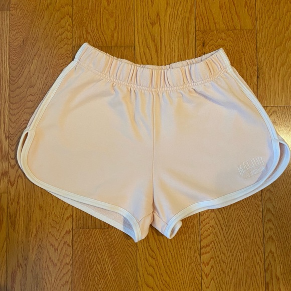 Brandy Melville Lisette Malibu Shorts in Baby Pink - Picture 4 of 7